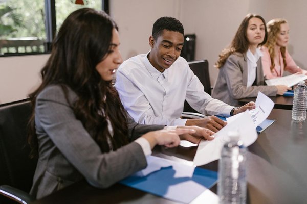 How Are UK Automakers Transitioning to Electric Vehicles?